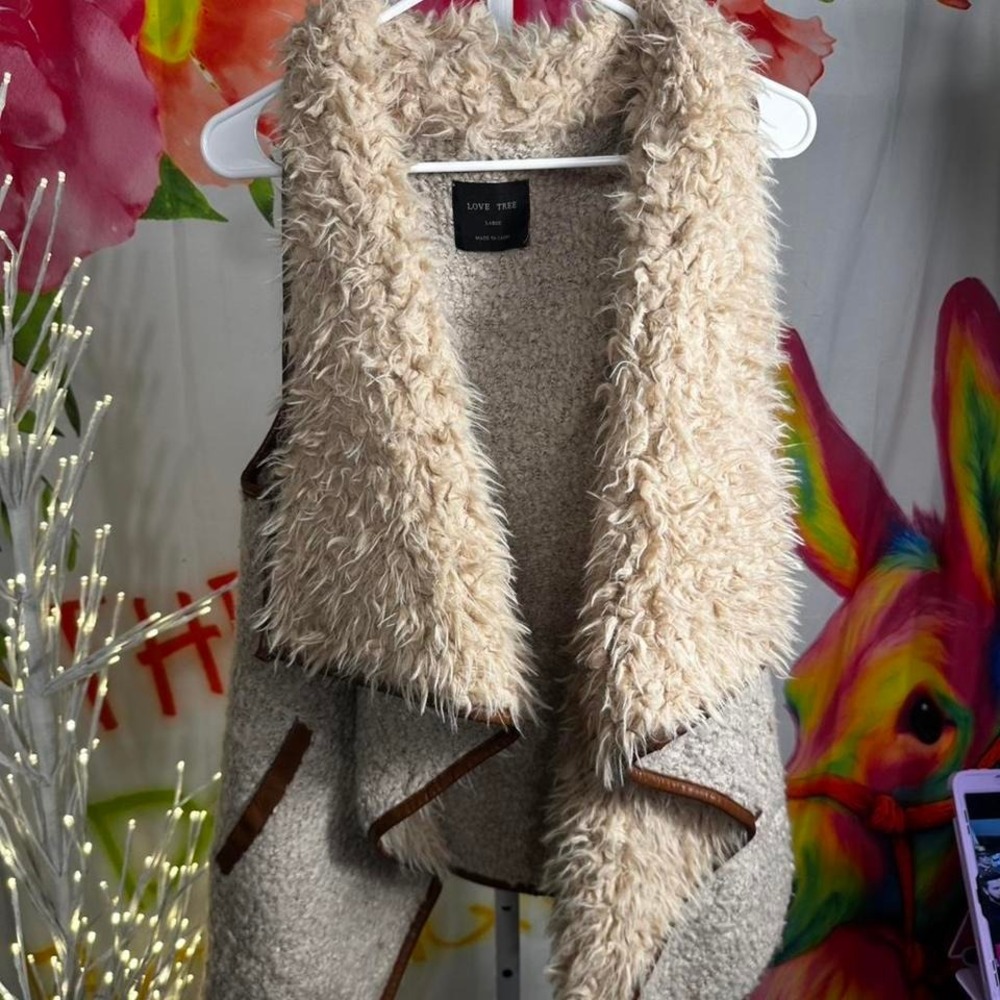 E13. Love Tree cream faux fur vest Size L